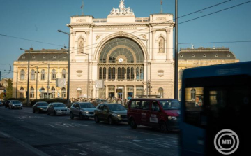 Mávinform: indul a peronépítés Keleti pályaudvaron, módosul a dunántúli távolsági vonalak közlekedési rendje
