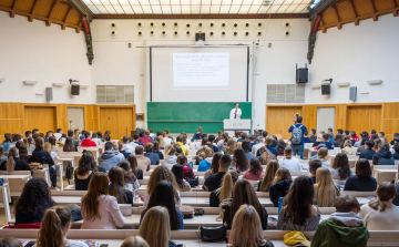 Százezernél többen kezdhetik meg felsőfokú tanulmányaikat szeptemberben