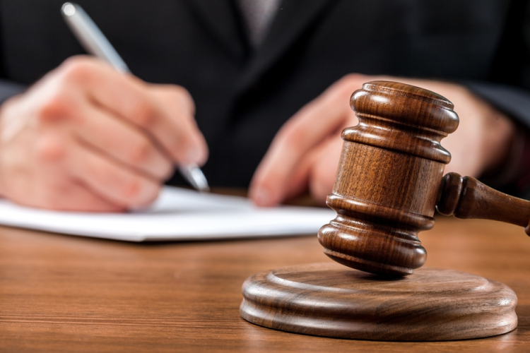 Szexuálisan bántalmazta a családjában élő nevelt gyermekeket