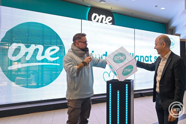 Megnyílt az első One Magyarország márkaüzletet Budapesten