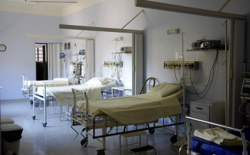 Vesztegetés gyanúja miatt hallgatták ki egy kórház főnővérét