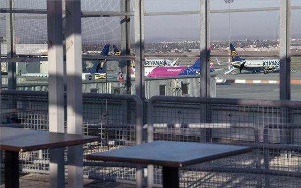 Nem zár be a ferihegyi repülőtér