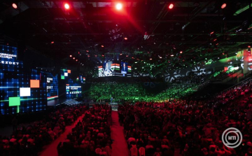 Harcba hívta legfőbb híveit Orbán Viktor