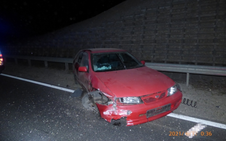 Ittasan és jogosítvány nélkül okozott balesetet ismerőse autójával